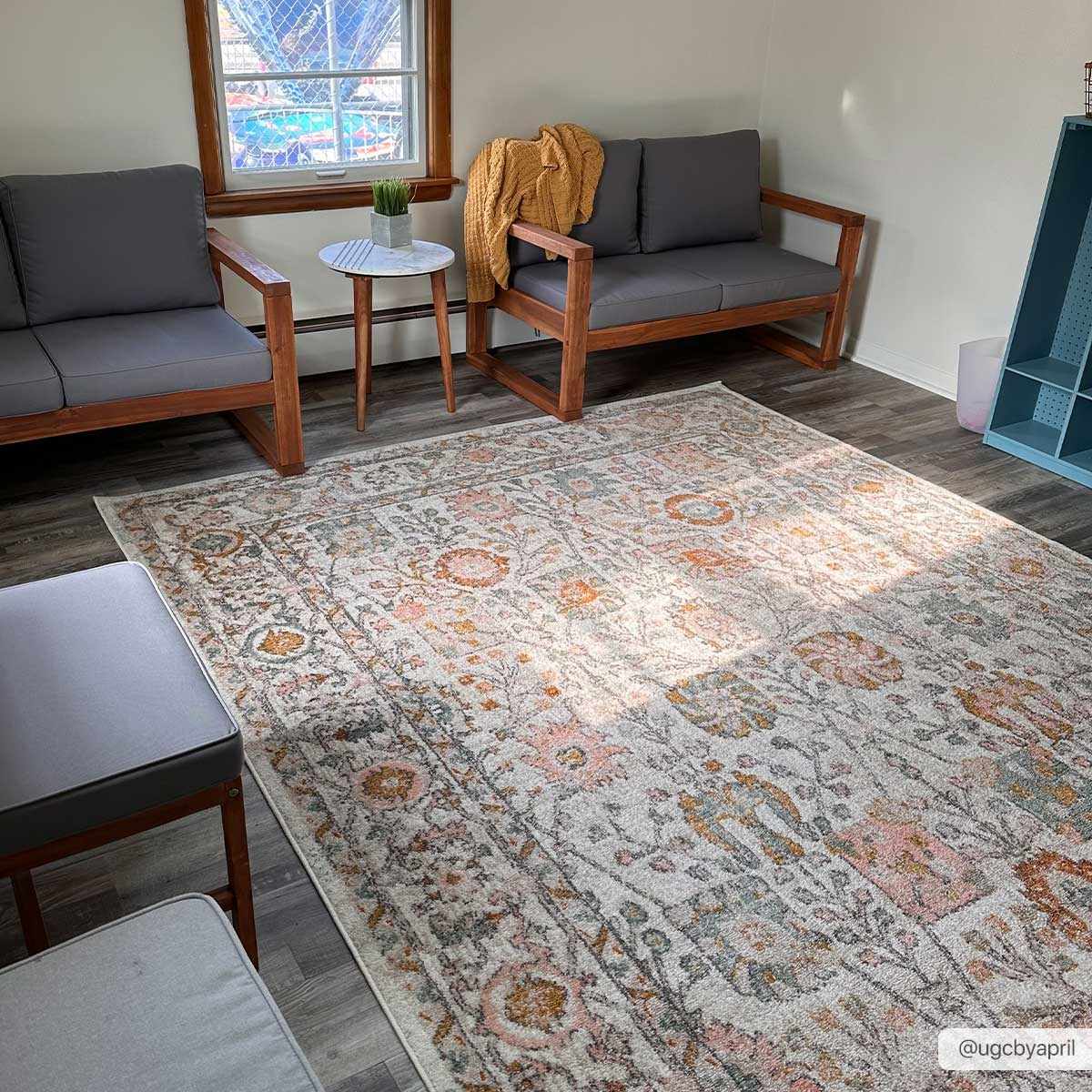 Herstmonceux Traditional Area Rug | Machine Woven Rug