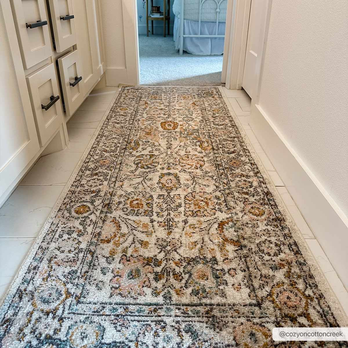 Herstmonceux Traditional Area Rug | Machine Woven Rug